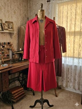 Vintage D’Allairds 2-Piece Skirt Suit Set